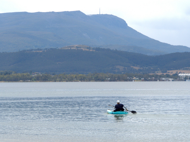 Paddling on North West Bay, in the shadow of kunanyi/Mount Wellington
