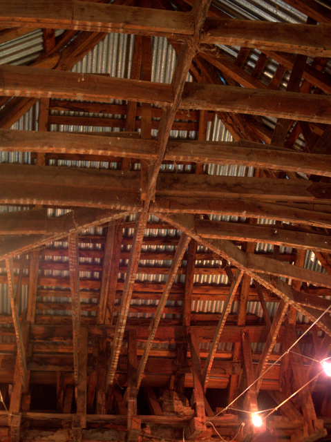 Colonial architect John Lee Archer build a 'wagonwheel' ceiling inside the courthouse. The roof frame is exposed to reveal this rare (in Tasmania) construction method.