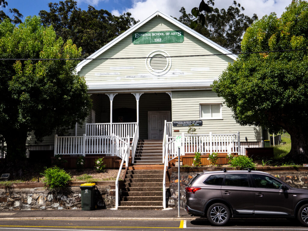 Classic Queenslander cottage, the neighbour of the one in the previous photo undergoing renovation