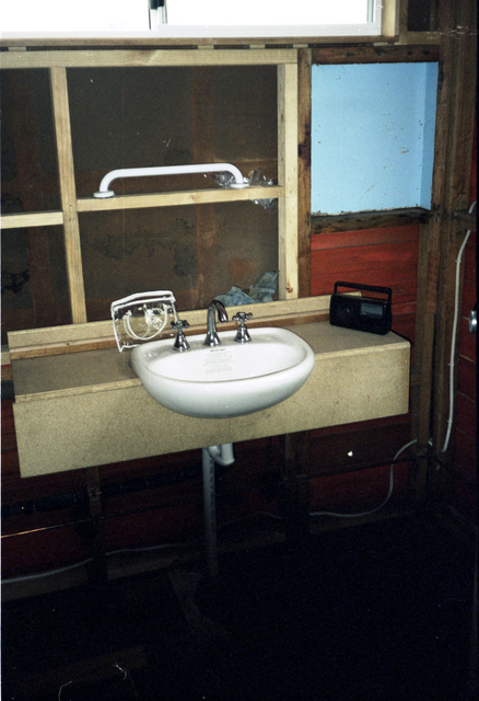 New washbasin and vanity