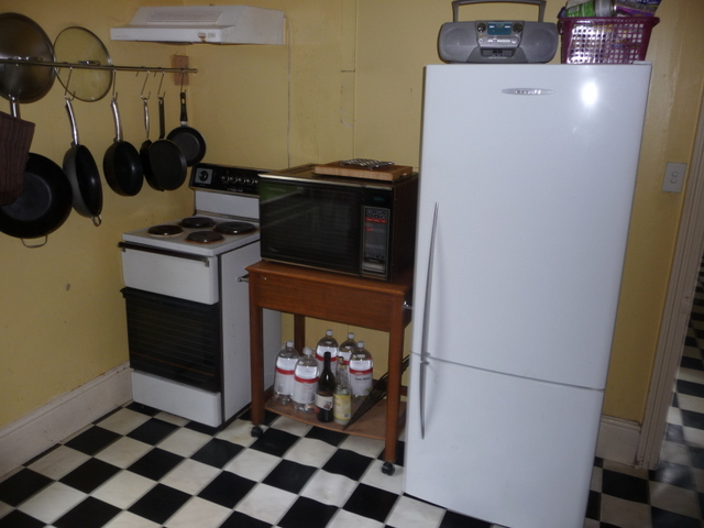 Removing the fireplace and fuel stove resulted in a lot more space in the kitchen